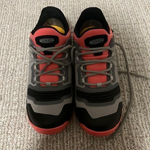 Keen womens shoes. Keen Dry waterproof.